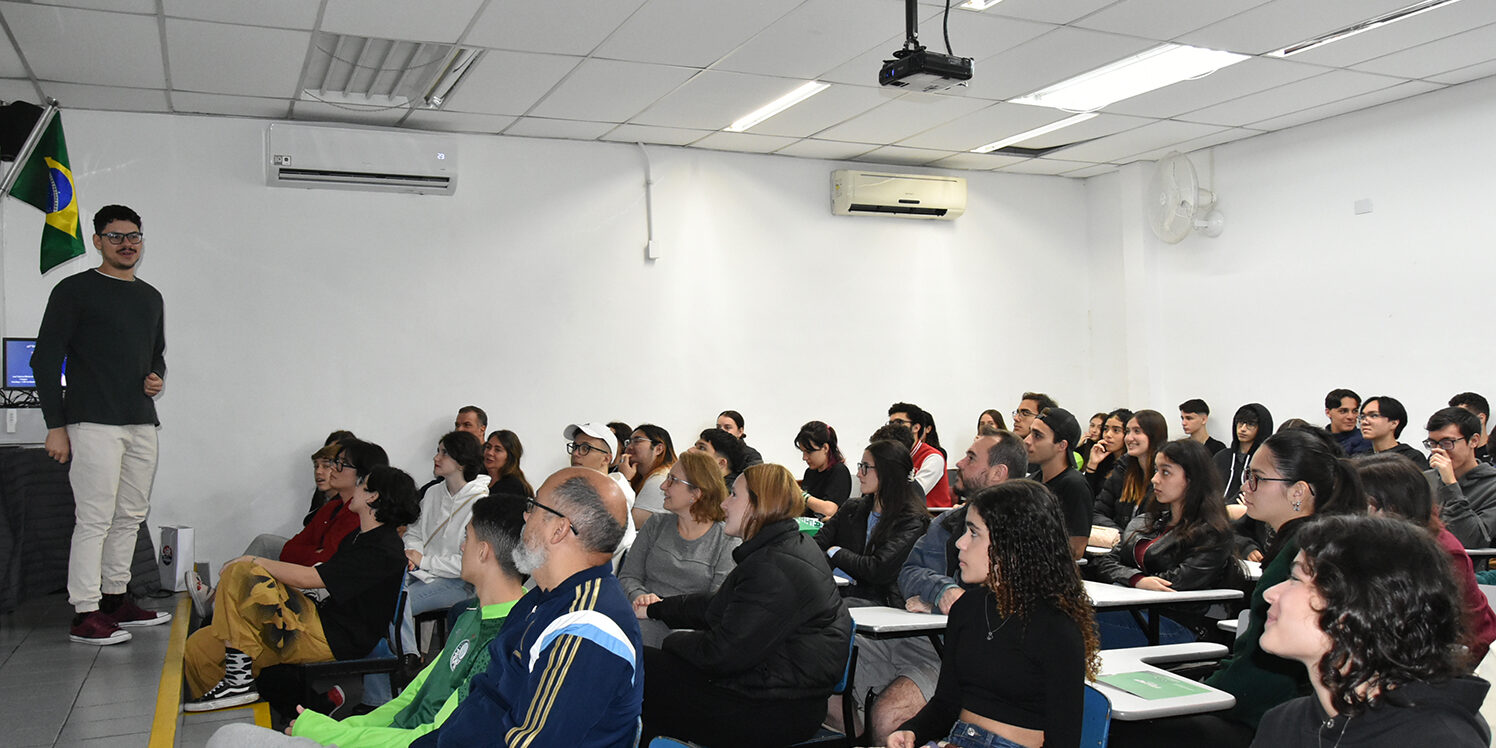 Feira de profissões do Singular recebe 3 mil estudantes