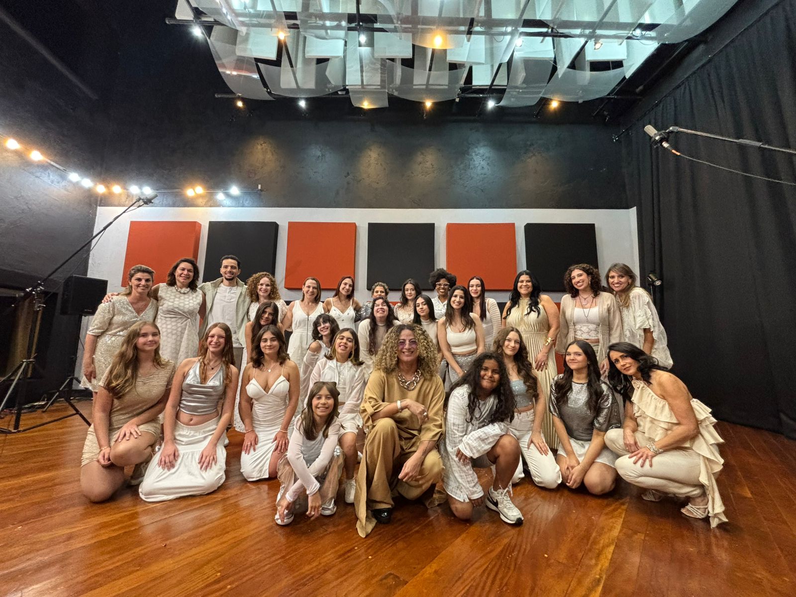 Coral da School of Rock Moema lança videoclipe de fim de ano com releitura de Exagerado, de Cazuza