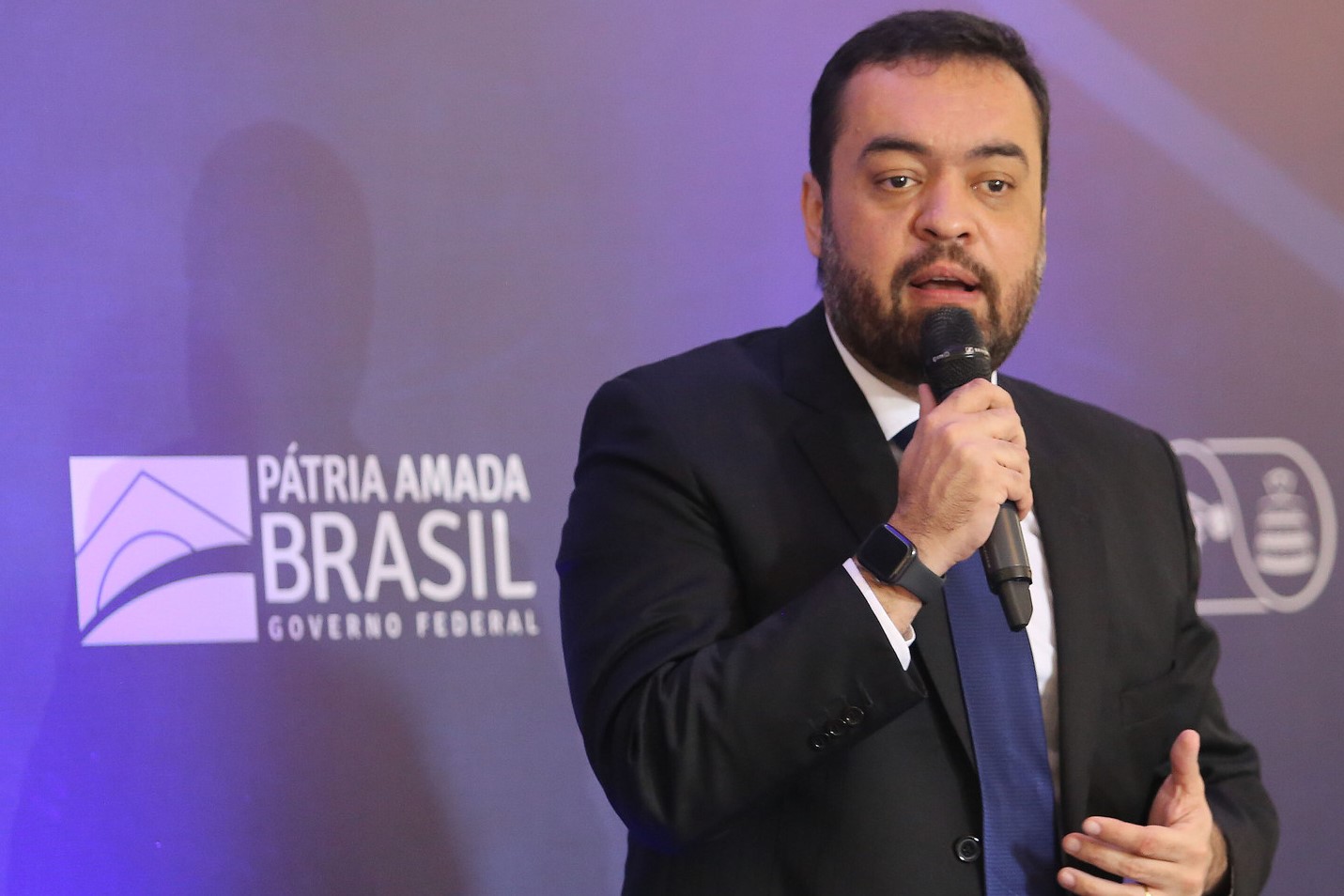 Novo governador do RJ é “eleito” aliado de Cláudio Castro