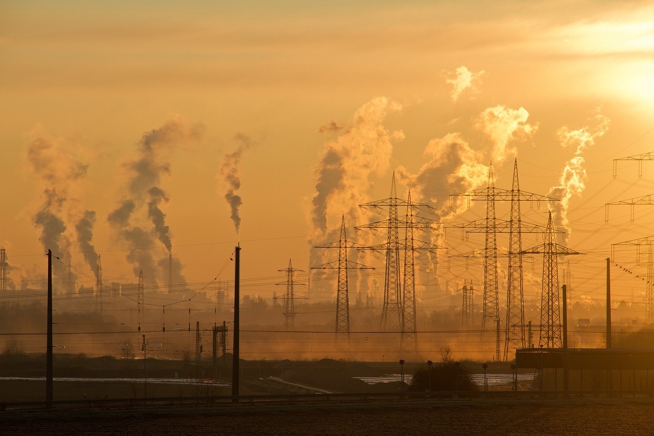 Estudo revela que instituições financeiras destinam bilhões a combustíveis fósseis durante emergência climática