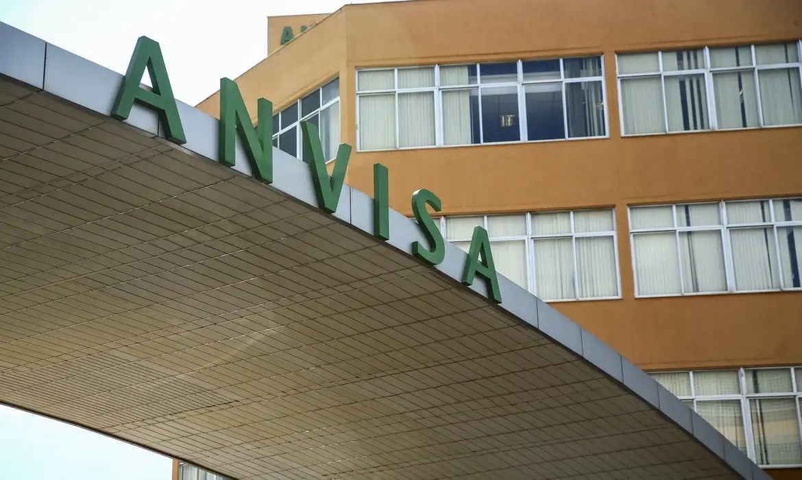 Antibiótico com fragmento de vidro em frasco é retirado do mercado pela Anvisa; descubra o produto afetado