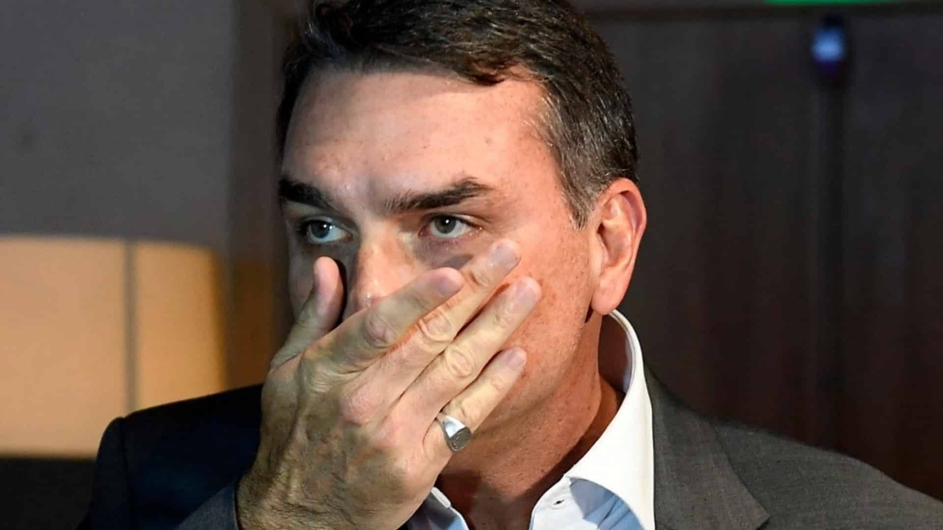 Constantino sugere que Flávio Bolsonaro renuncie à sua candidatura