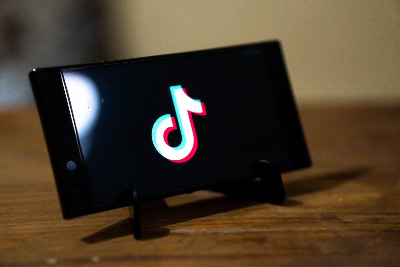 TikTok fecha acordo em processo judicial envolvendo dependência de redes sociais entre jovens