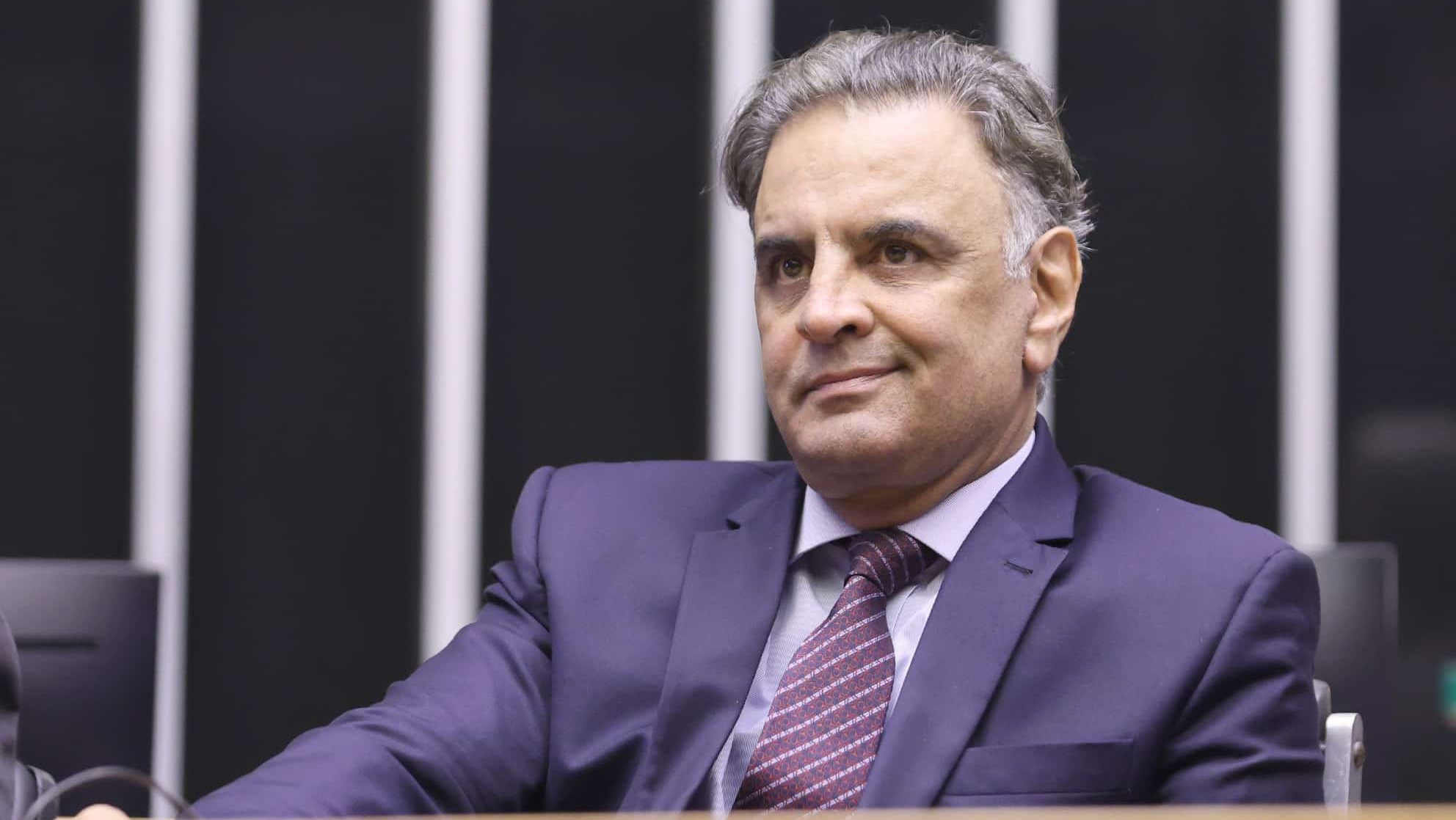 Aécio Neves recua e abandona a corrida presidencial