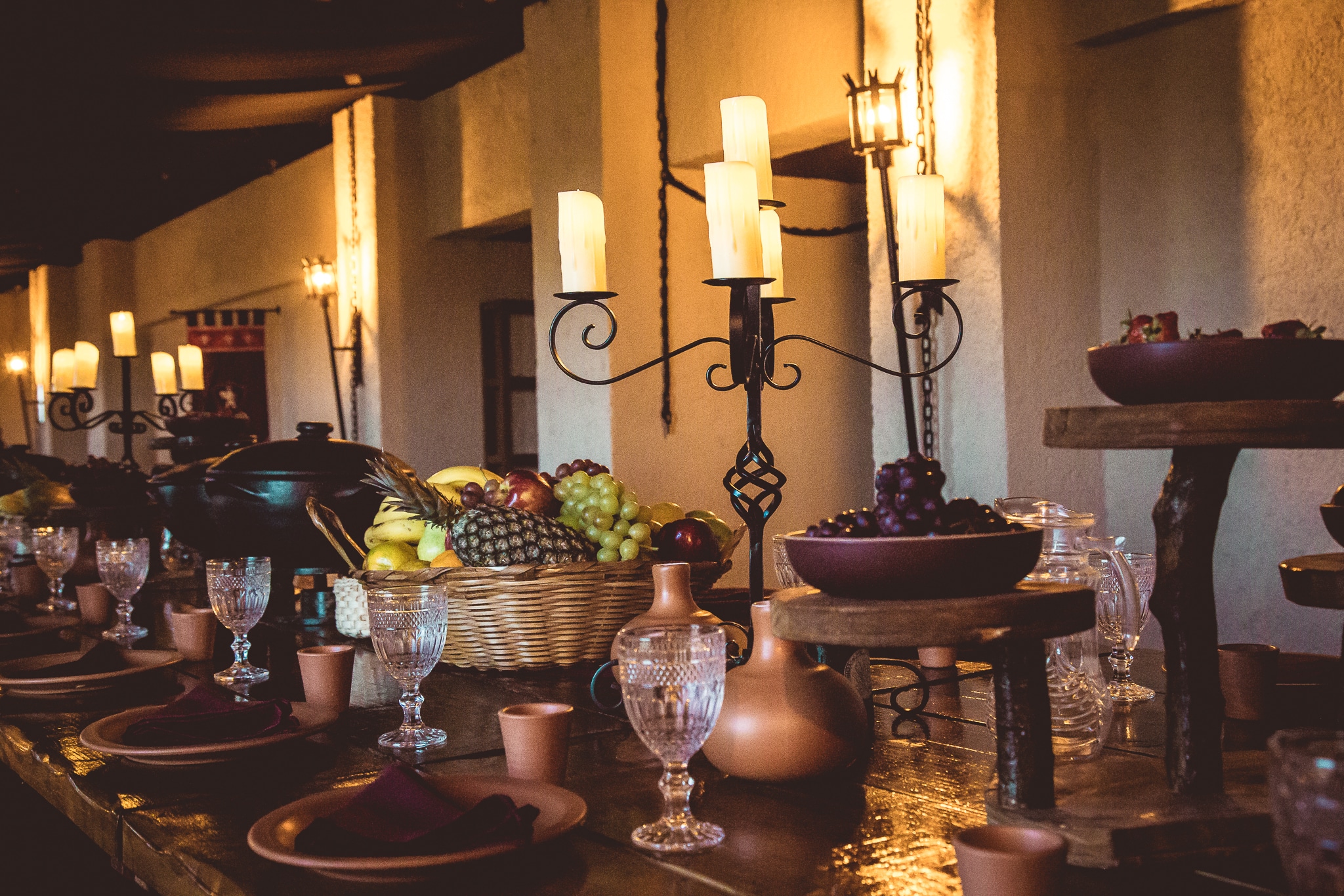 Experimente um banquete medieval sem talheres em um castelo no coração de São Paulo!
