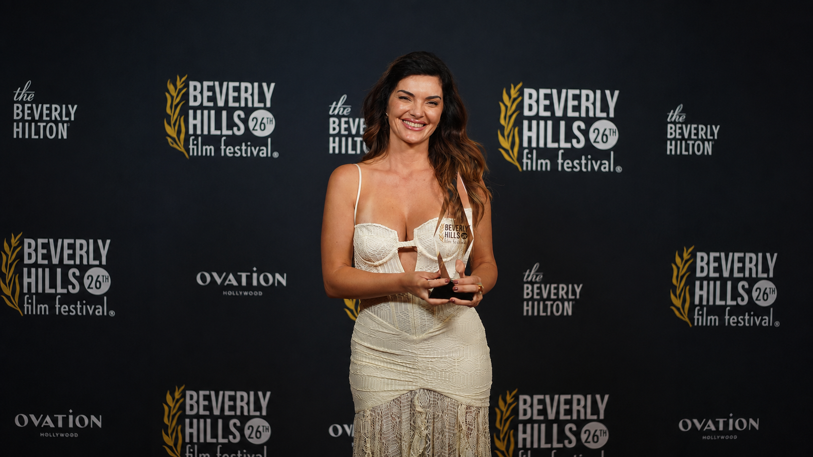 Mayana Neiva estreia na direção com documentário sobre o avô premiado em festival internacional