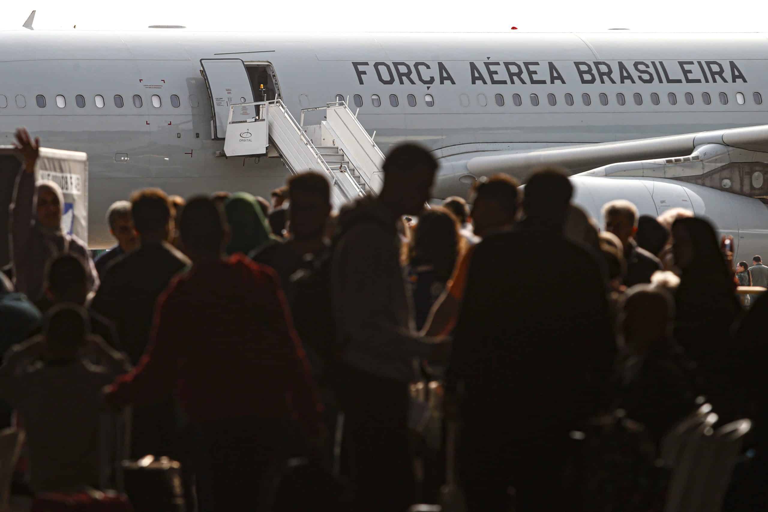 Como viajar de graça pelo Brasil em aviões da FAB: veja quem pode solicitar uma vaga