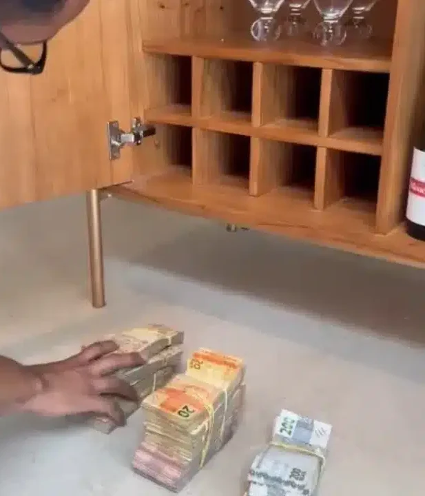 Policial carioca é surpreendido com R$ 40 mil em espécie guardados em adega