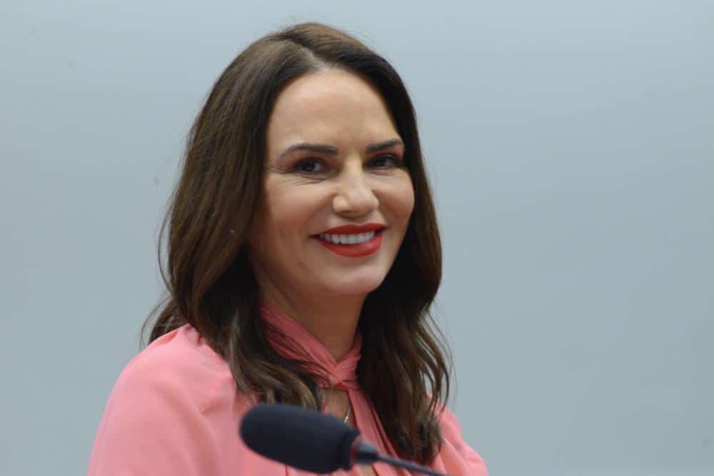 Ex-companheiro de Luiza Brunet é condenado a indenização milionária por agressão à modelo
